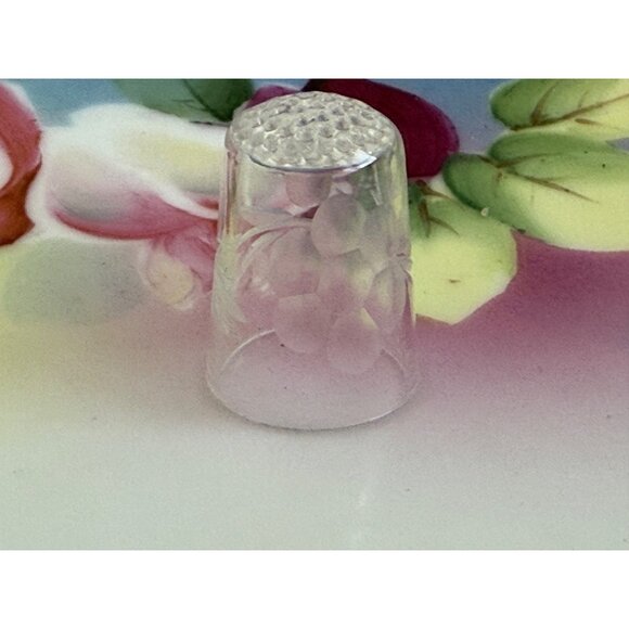Vintage 40's lot Clear Etched Glass Thimbles Floral Leaves Berries - Picture 5 of 12
